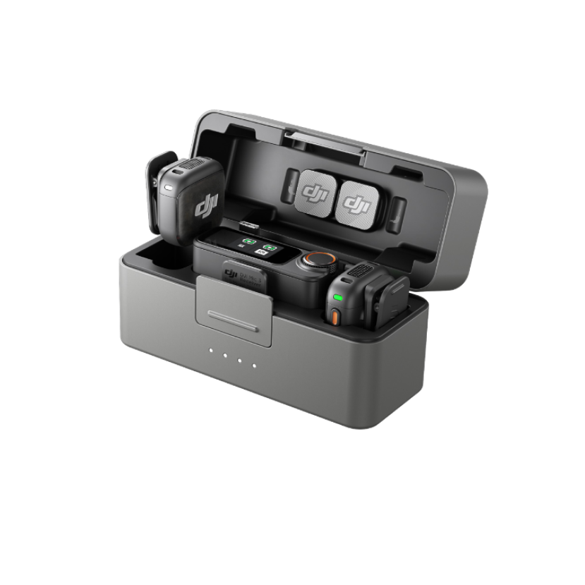 DJI Mic 3 (2 TX + 1 RX + krovimo stotelė) DJI Mic 3 (2 TX + 1 RX + krovimo stotelė)